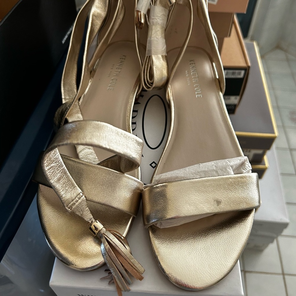 Never worn Kenneth Cole flats